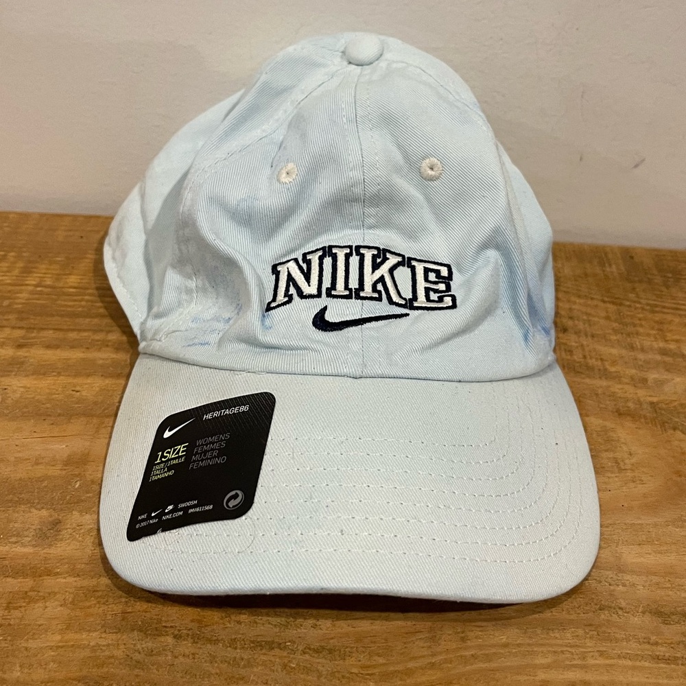 Nike women’s NWT ball‎ cap hat blue *has flaw* one size